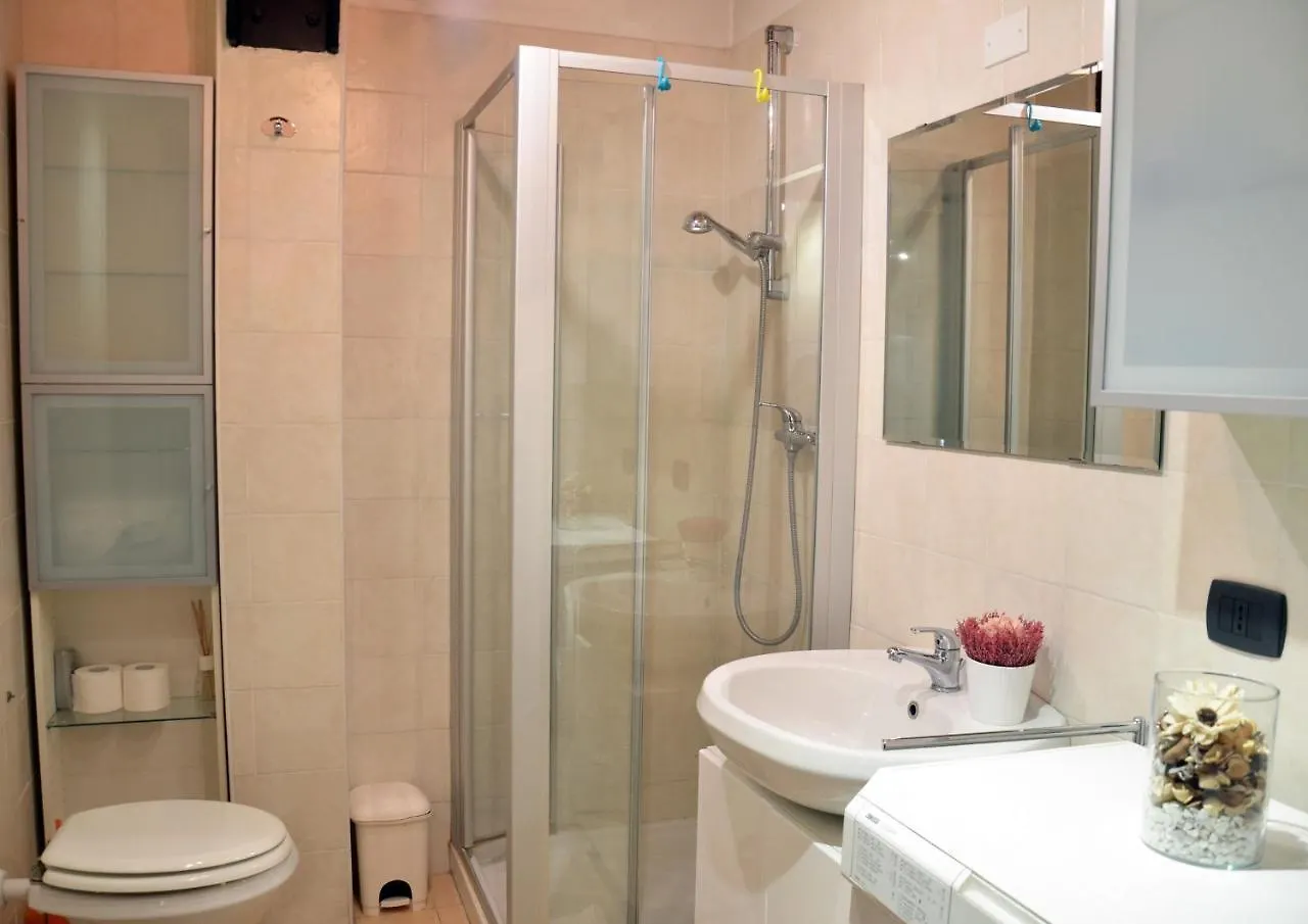Flats4Rent Tommaso Apartment